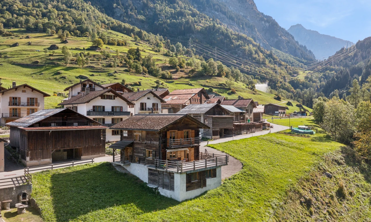 vue sur la montagne avec mountain view, vue sur la montagne, day time, et drone view