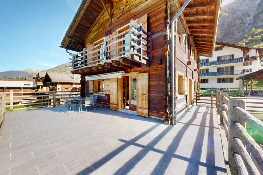 extérieur du bâtiment avec mountain view, vue sur la montagne, et day time