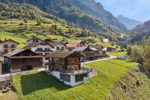 blick auf die berge mit mountain view, blick auf die berge, day time, und drone view