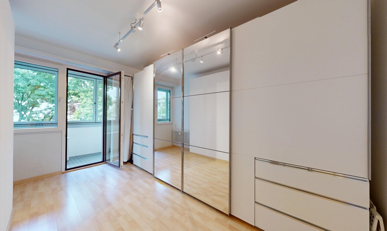 unfurnished room with rail lighting, light wood-style flooring, and a closet
