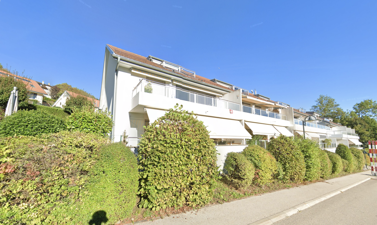 façade avec day time et bardage en stuc