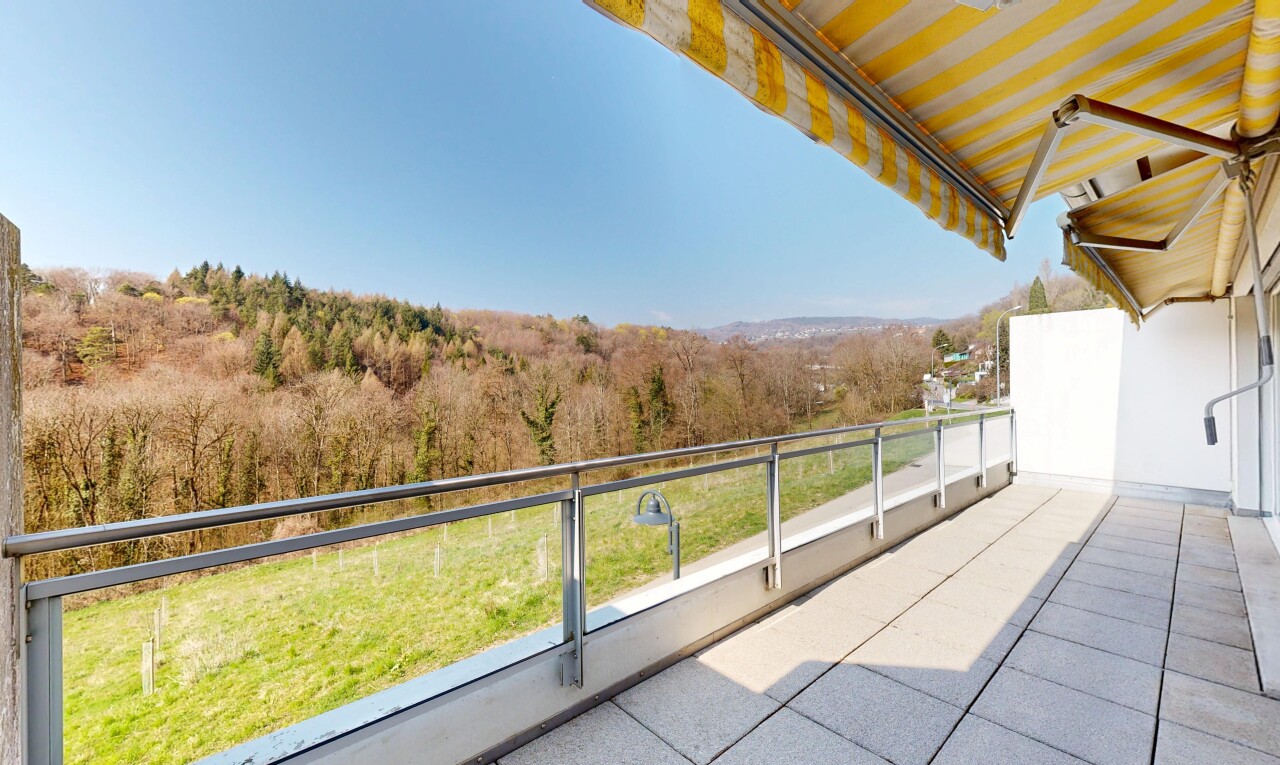 balcon avec terrasse, day time, from property, vue sur la forêt, et forest view