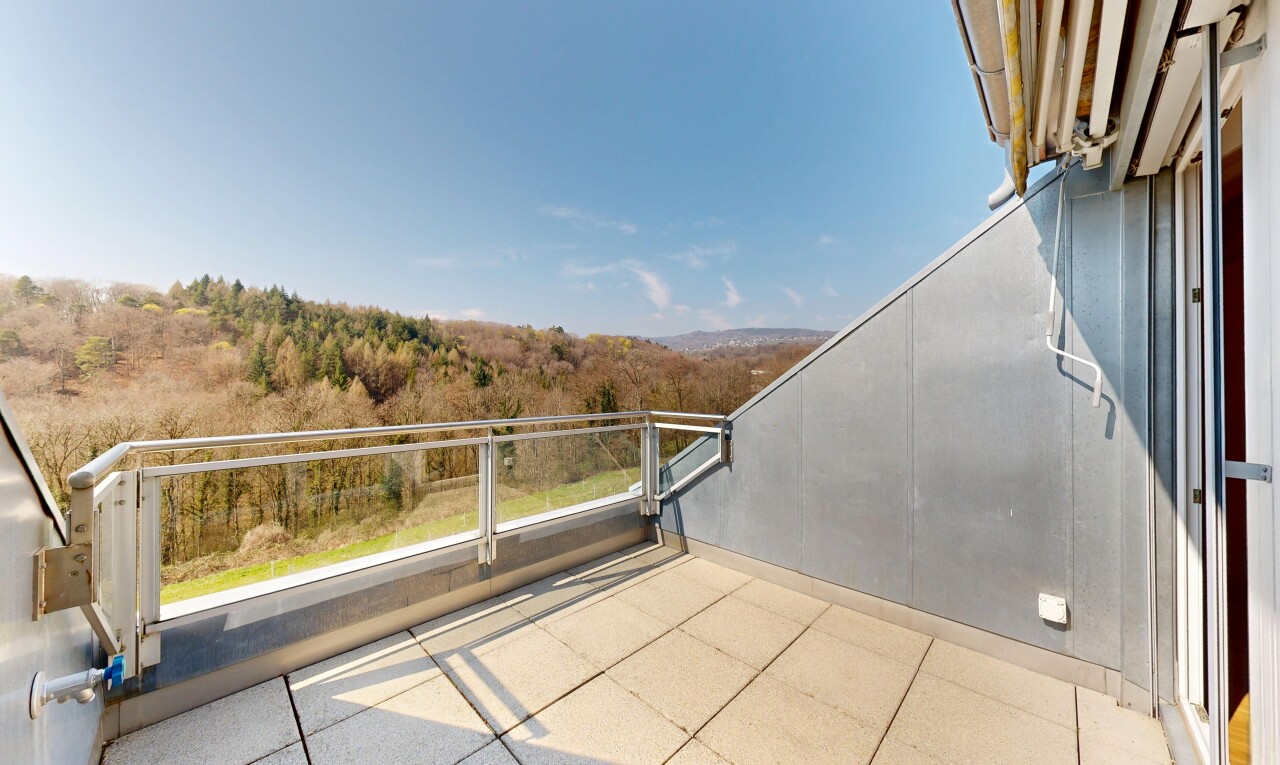balcon avec from property, day time, terrasse, vue sur la forêt, et forest view