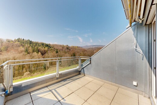 balcon avec from property, day time, terrasse, vue sur la forêt, et forest view