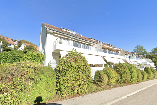 façade avec day time et bardage en stuc