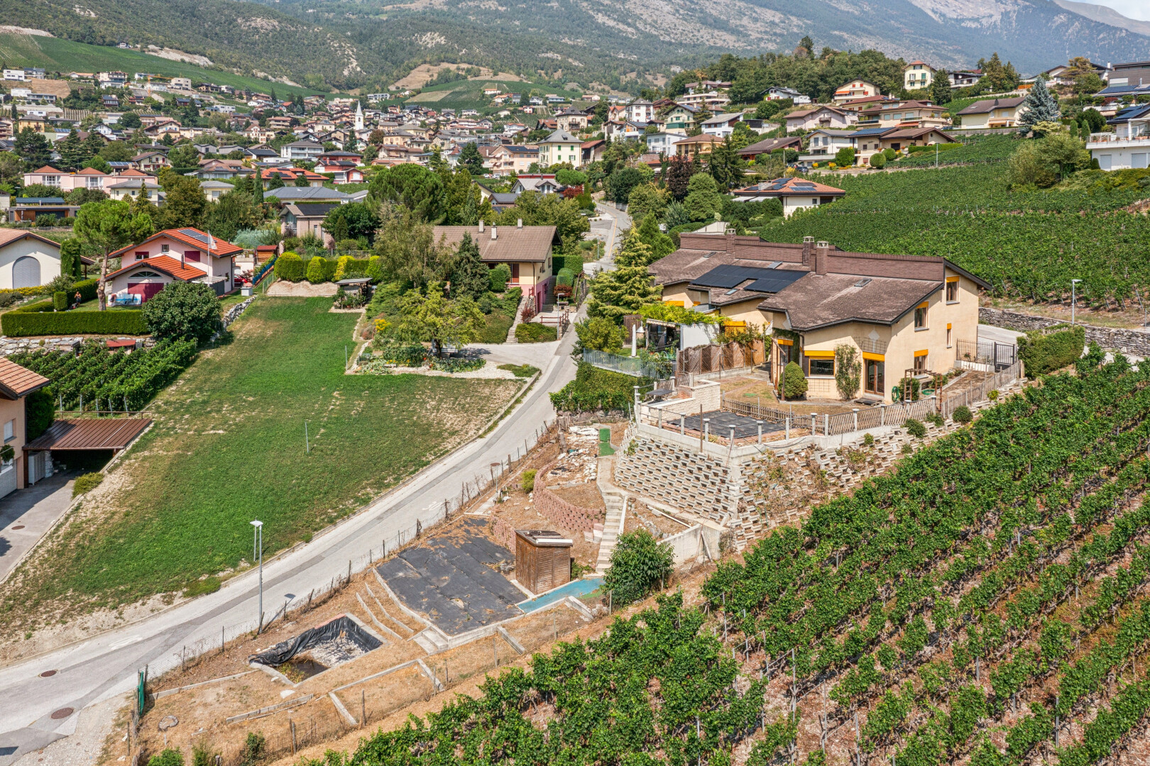 vue sur la montagne avec vue sur la montagne, mountain view, neighborhood view, vue résidentielle, et residential view