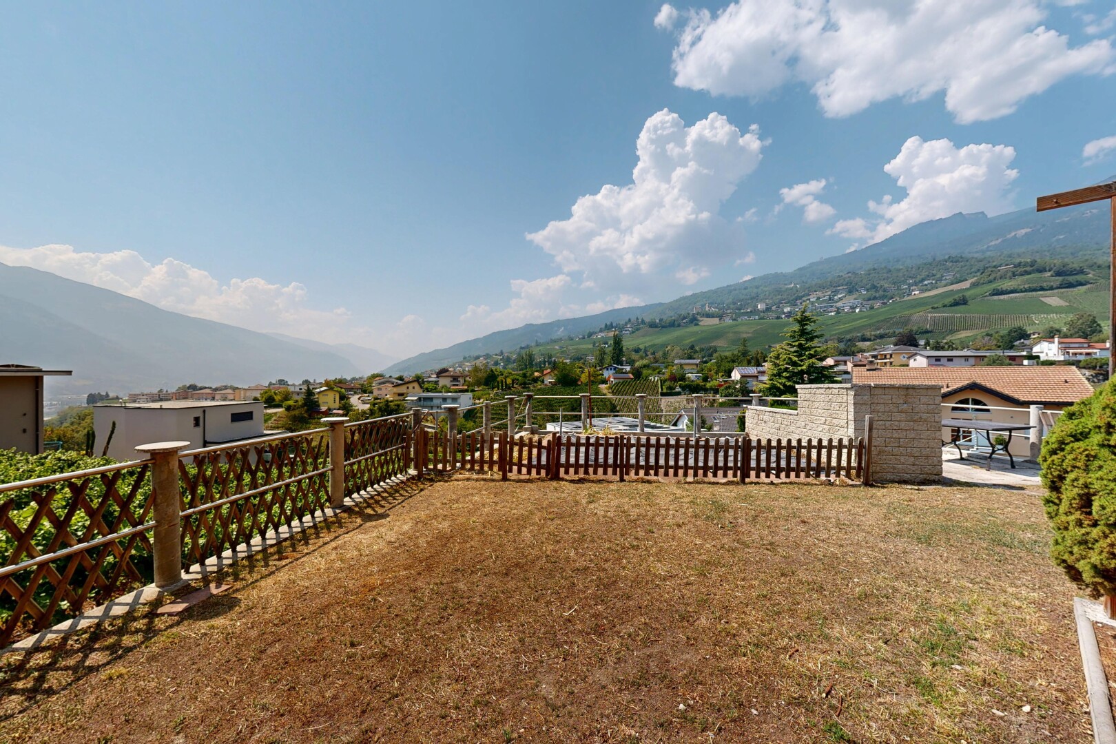 vue sur la montagne avec from property, vue sur la montagne, mountain view, day time, et view focus