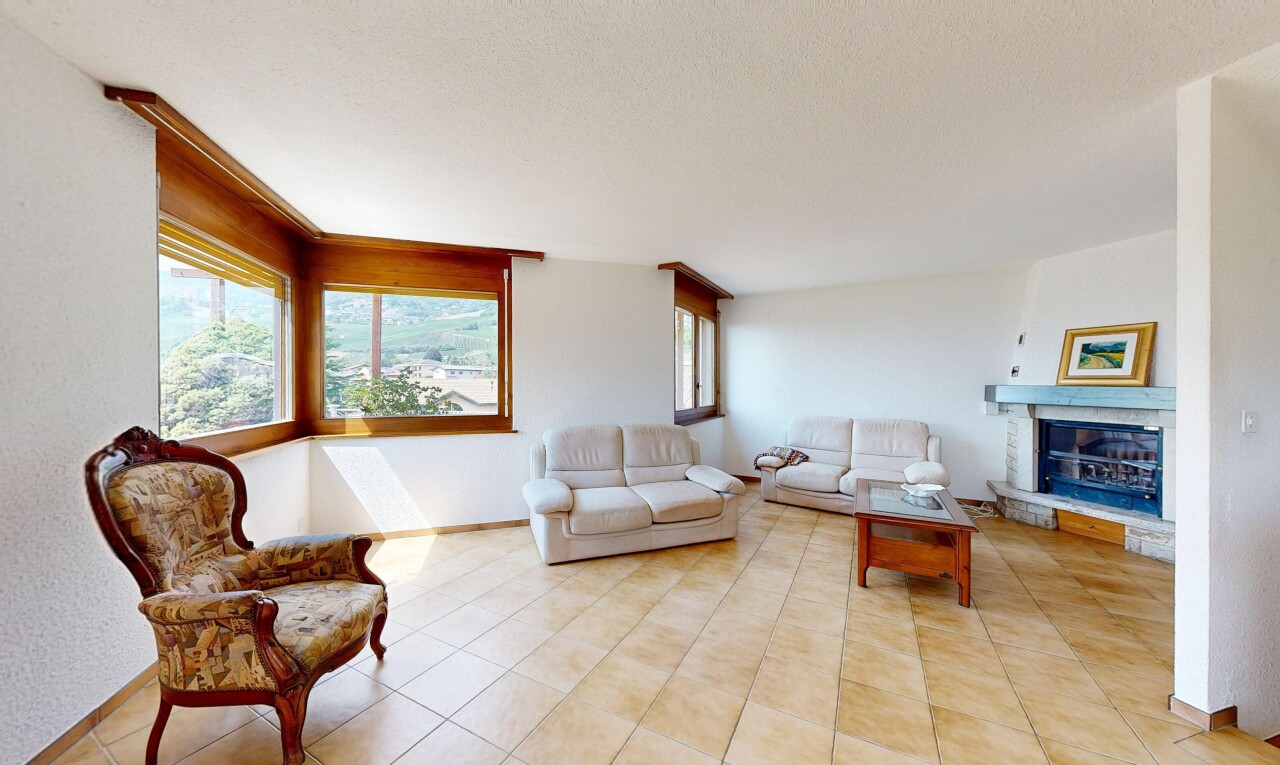 salon avec cheminée, inside property, lumière naturelle, cloison sèche, et drywall