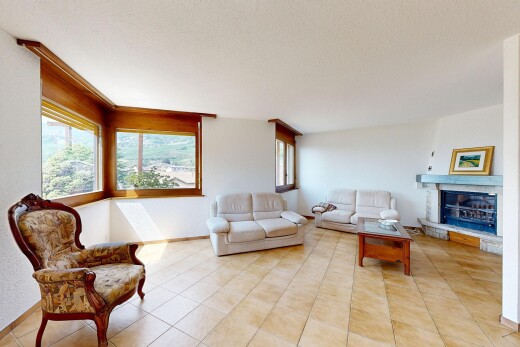 salon avec cheminée, inside property, lumière naturelle, cloison sèche, et drywall