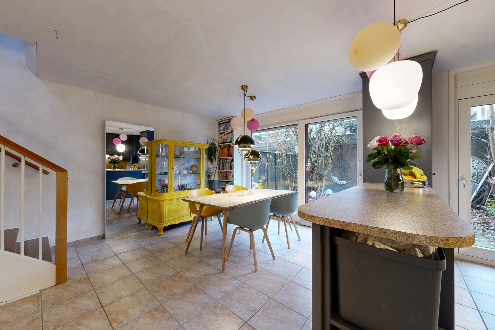 salle à manger avec inside property, light floor, natural light, lumière naturelle, et drywall