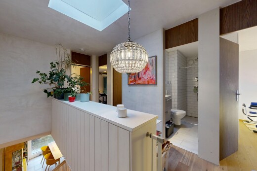 bad mit toilette, inside property, komplettes badezimmer, gipskartonwand, und drywall