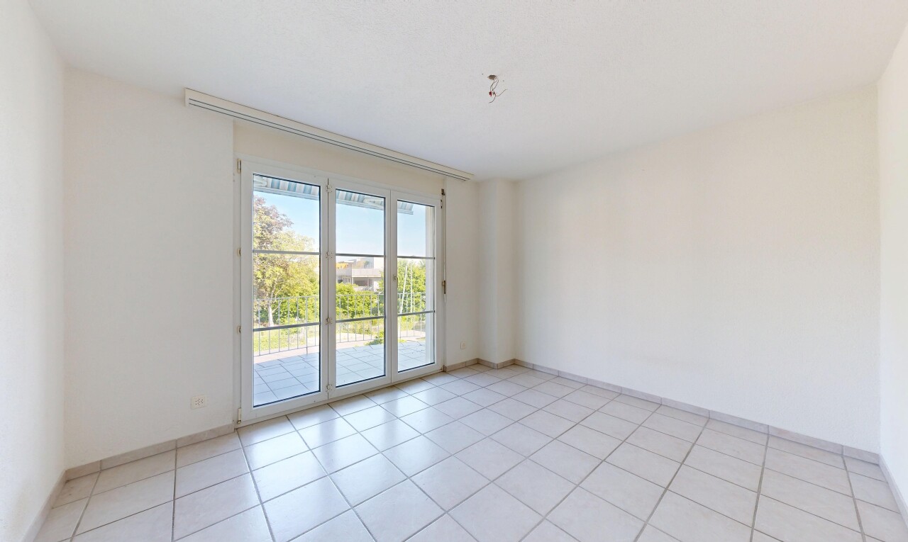 leerer raum mit day time, light floor, inside property, drywall, und gipskartonwand