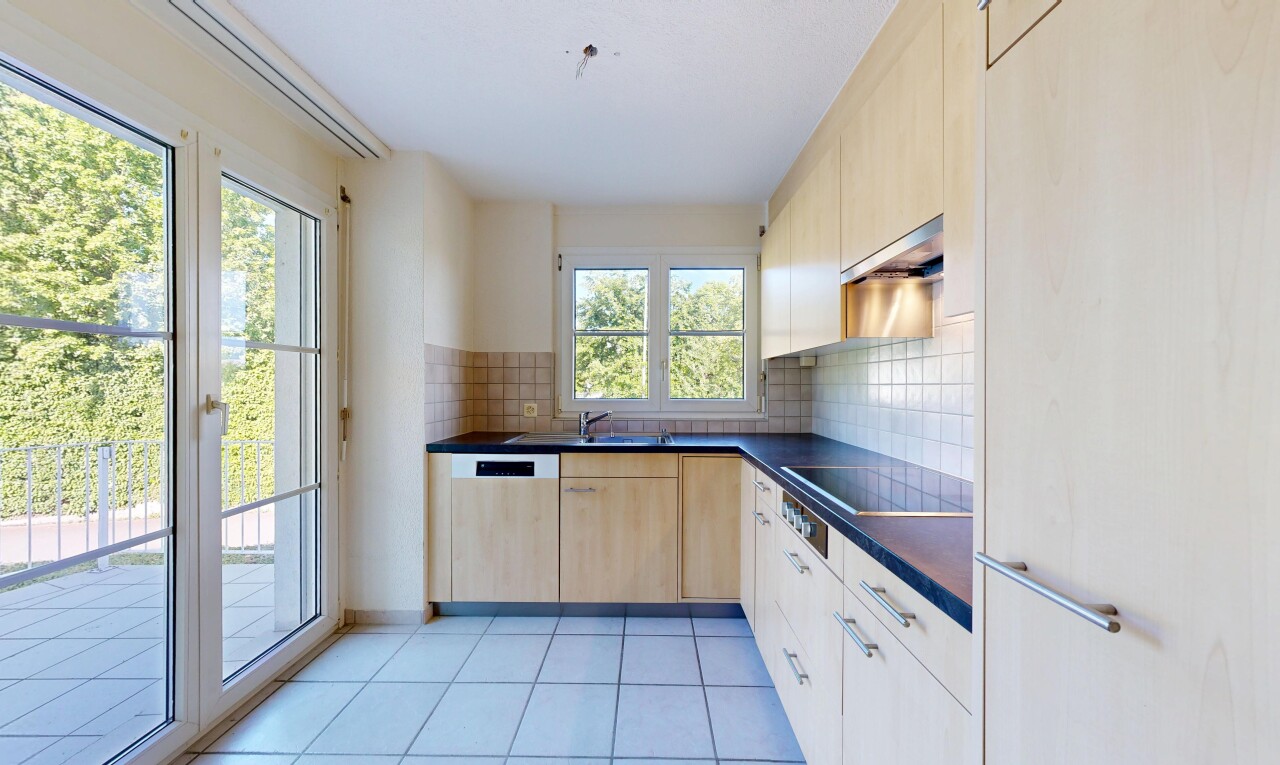 küche mit arbeitsplatten, dark countertops, küchenrückwand beim Herd, küchenrückwand beim herd, und hellbraune schränke