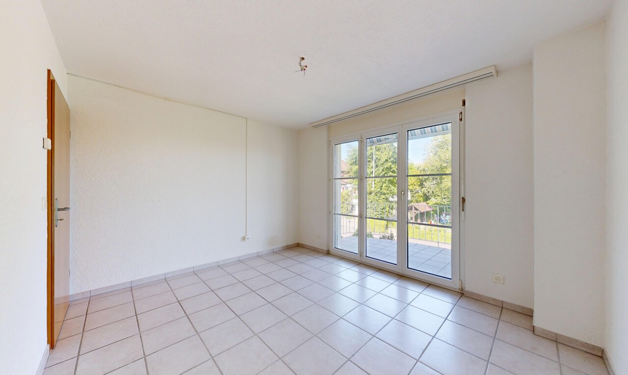 leerer raum mit light floor, inside property, natürliches licht, natural light, und gipskartonwand