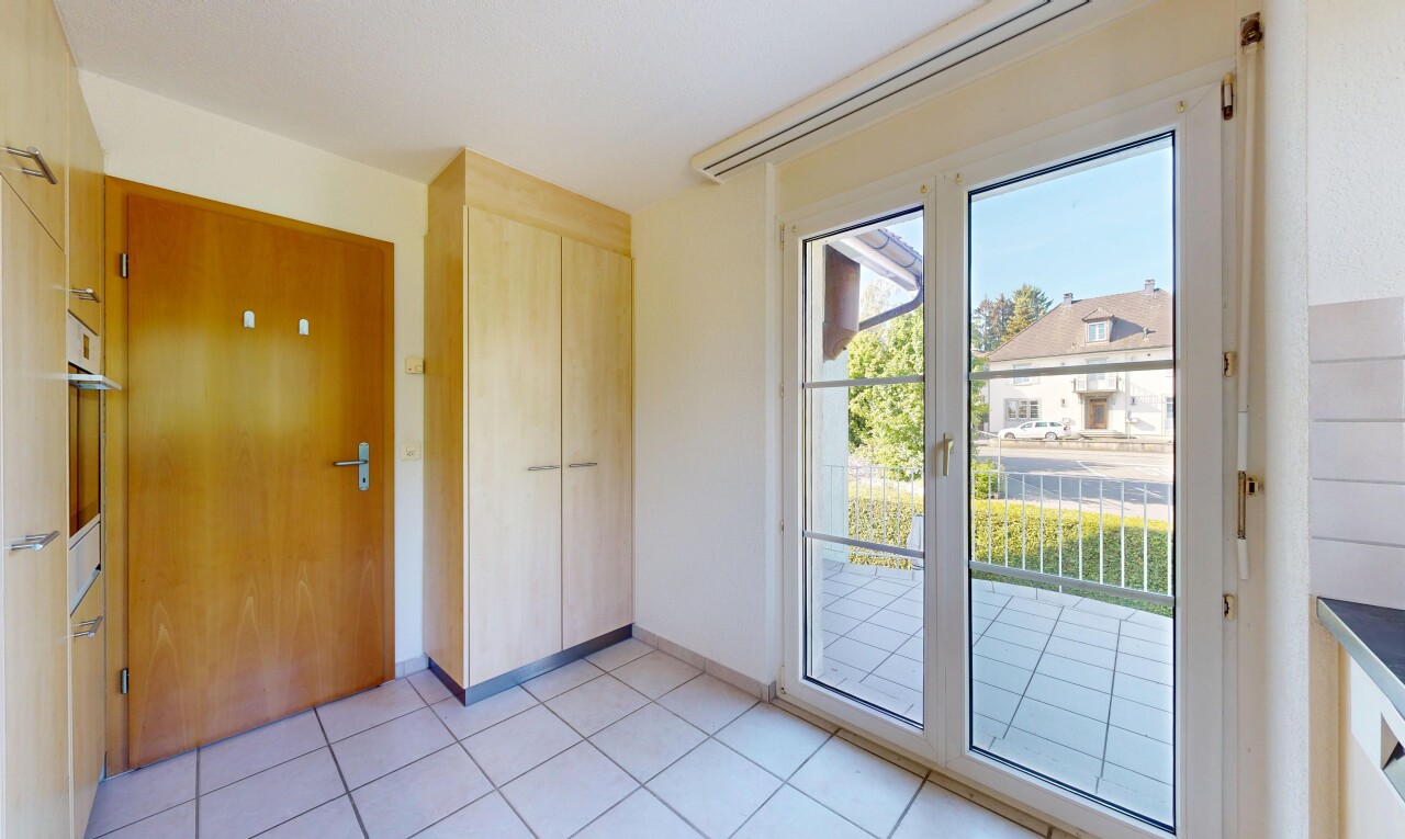 leerer raum mit light floor, inside property, drywall, gipskartonwand, und day time