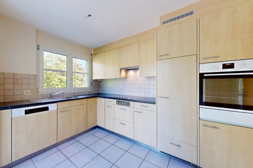 küche mit light brown cabinets, hellbraune schränke, ofen, dark countertops, und arbeitsplatten