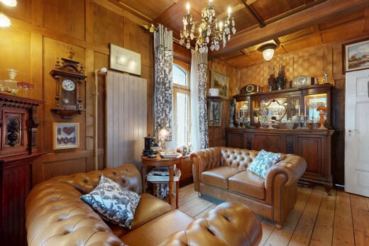 wohnzimmer mit natural light, natürliches licht, wood ceiling, holzdecke, und inside property
