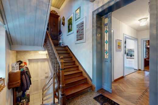 treppe mit inside property, gipskartonwand, drywall, treppen, und parquet floor