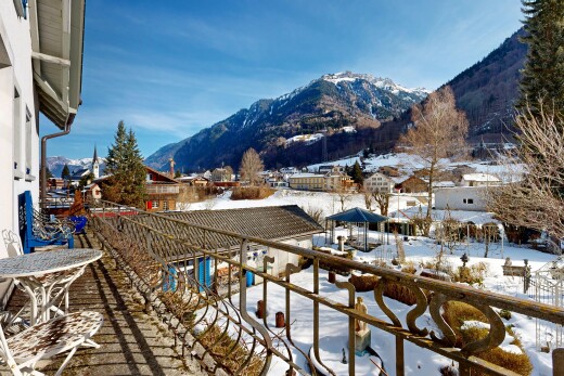balkon mit mountain view, blick auf die berge, balkon, day time, und from property