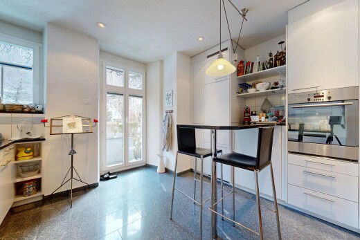küche mit ofen, offene regale, open shelves, pendelleuchte, und pendant lighting