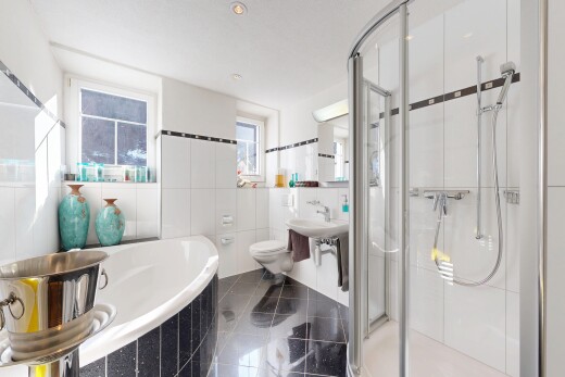 bad mit komplettes badezimmer, fliesenwand, tile wall, dusche, und bad