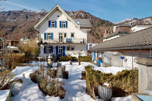 außenansicht mit mountain view, blick auf die berge, day time, balkon, und snow