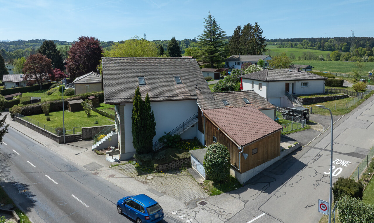 façade avec day time, drone view, et bardage en stuc