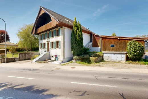 façade avec day time, property visible, bardage vertical, et marches d'entrée