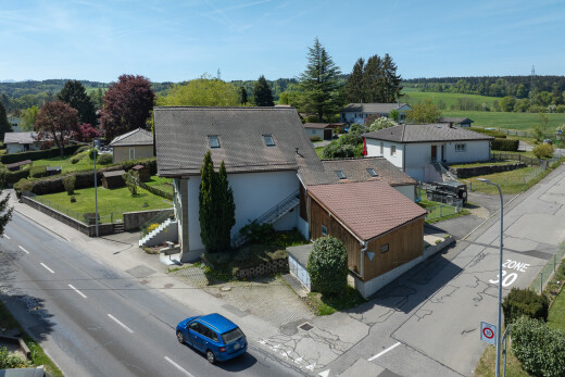 façade avec day time, drone view, et bardage en stuc