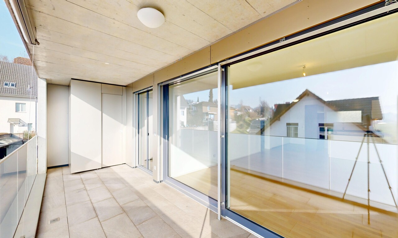 terrasse avec balcon, day time, et inside property