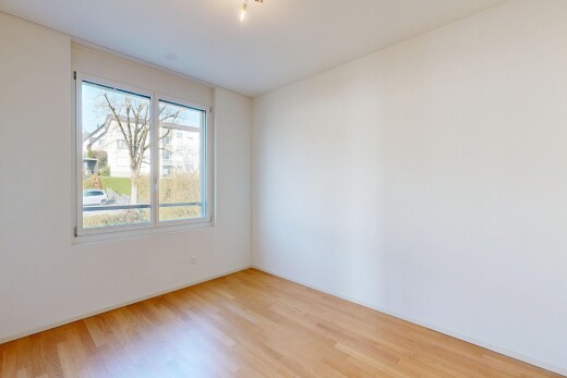 leerer raum mit gipskartonwand, drywall, holzfußboden, wood finish floor, und inside property