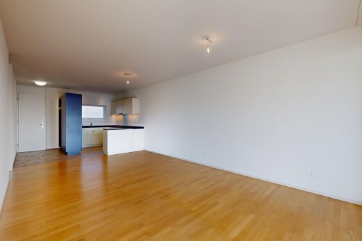 pièce vide avec inside property, cloison sèche, drywall, sol en finition bois, et wood finish floor
