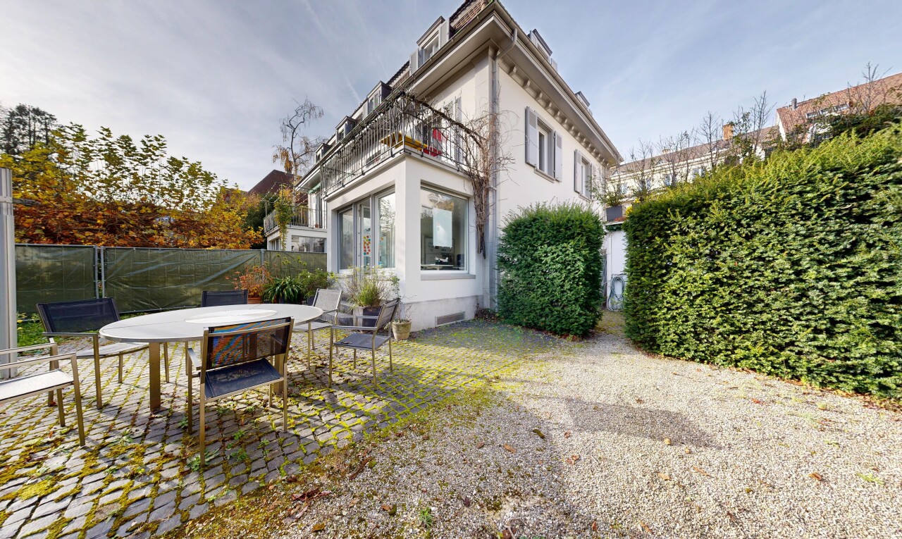 outdoor house featuring outdoor dining space, stucco siding, and a patio