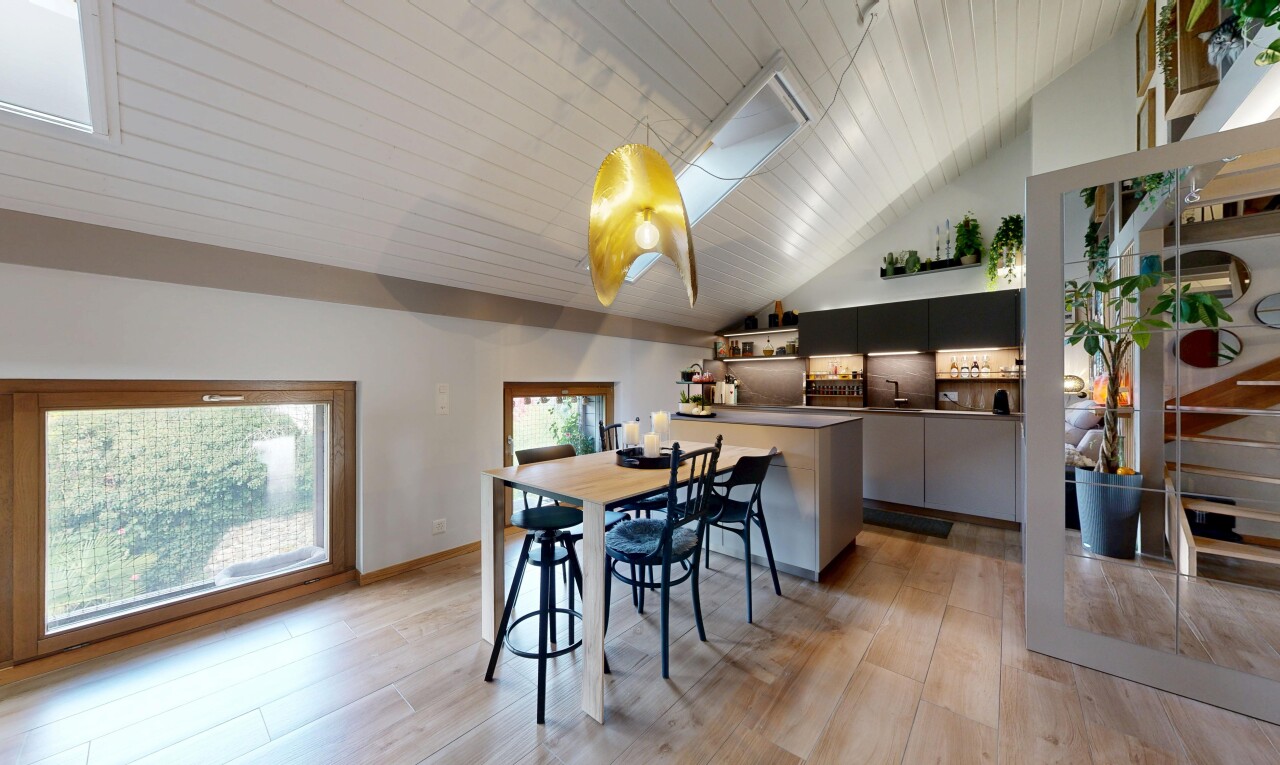 esszimmer mit dachfenster, inside property, natural light, natürliches licht, und drywall