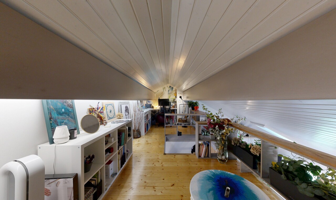 innenraum mit holzfußboden, wood finish floor, holzdecke, wood ceiling, und inside property