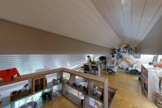 innenraum mit wood finish floor, holzfußboden, und inside property