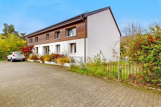 außenansicht mit property visible, stuckverkleidung, day time, und zaun