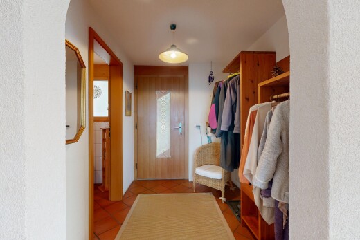 dressing avec sol en carrelage, tile floor, light floor, et passages en arc