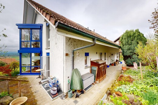 façade avec overcast, property visible, bardage en stuc, et terrasse