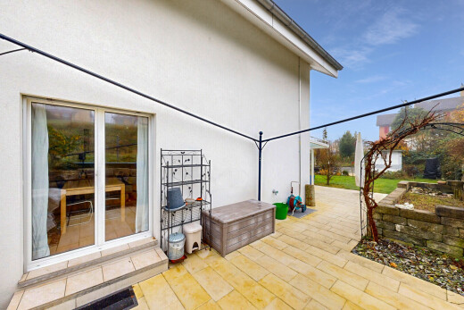 terrasse avec terrasse, property visible, et day time