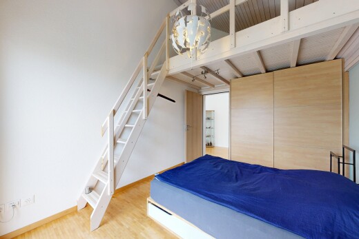 chambre avec drywall, cloison sèche, inside property, wood finish floor, et sol en finition bois