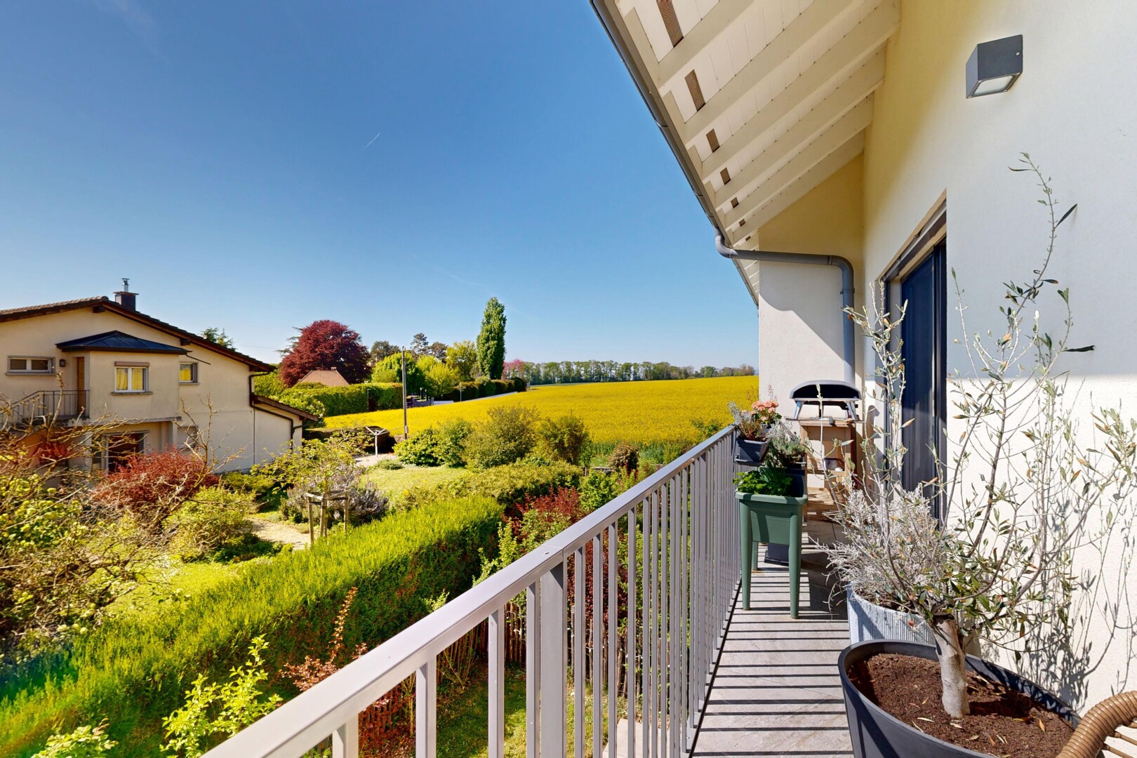 balcon avec from property, balcon, et day time