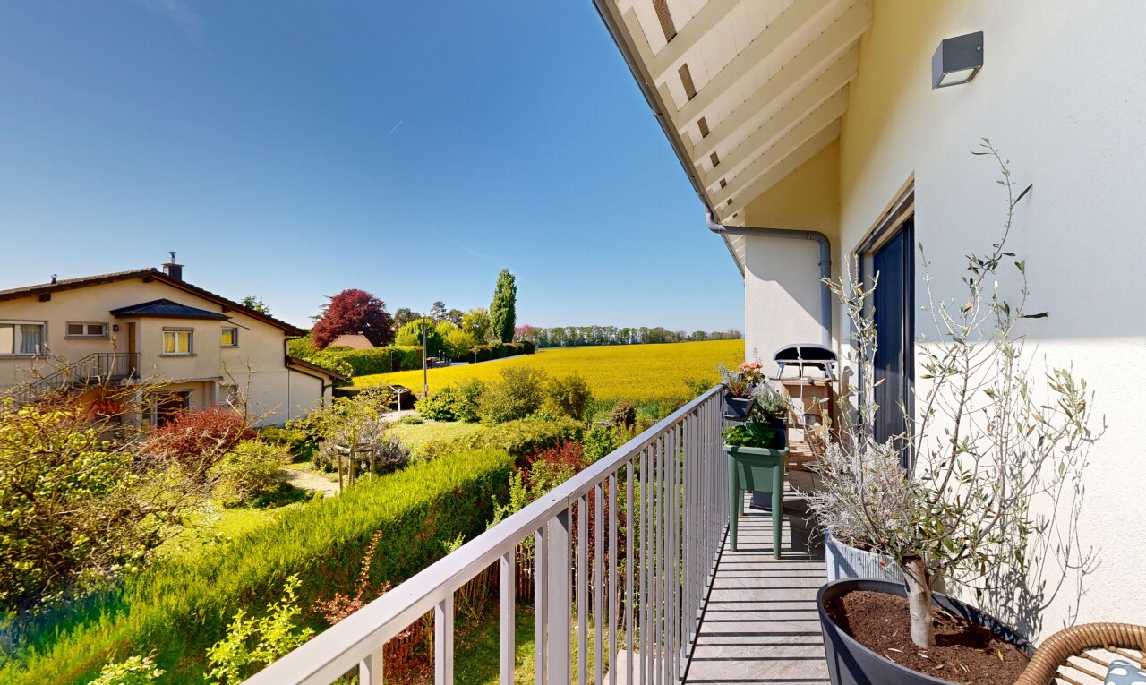 balcon avec from property, balcon, et day time