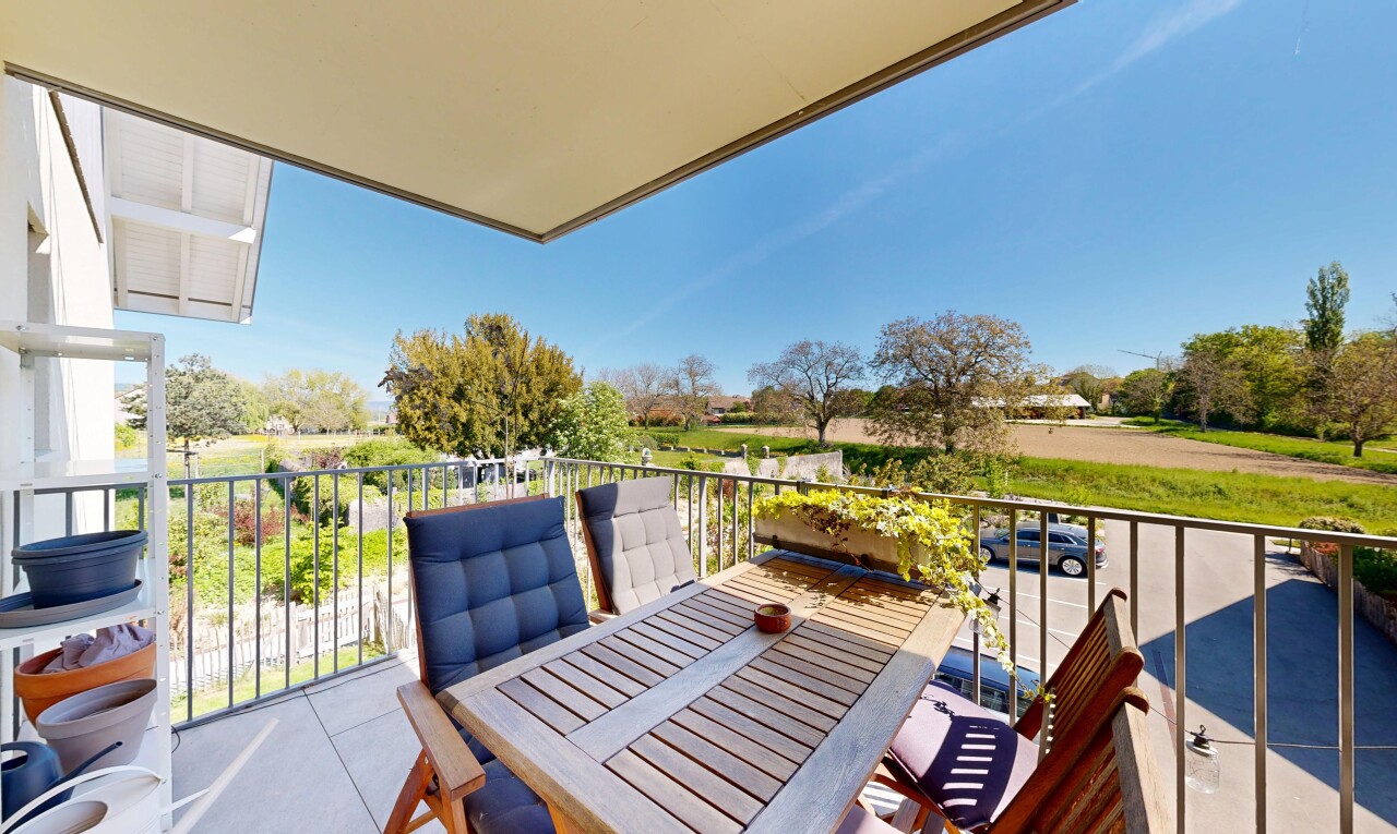 balcon avec from property, coin repas extérieur, day time, et terrasse