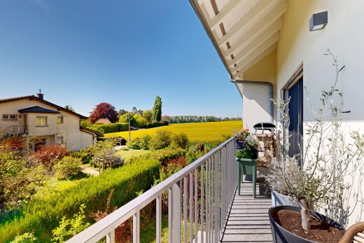 balcon avec from property, balcon, et day time