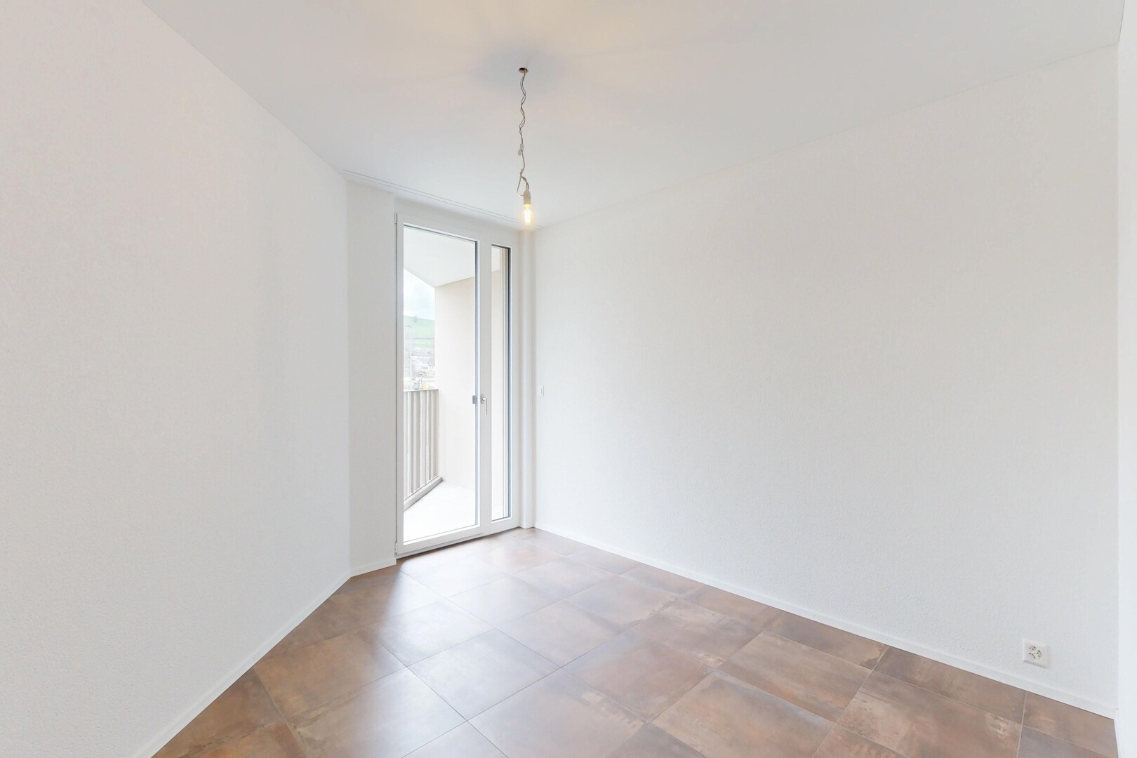 pièce vide avec lumière naturelle, natural light, cloison sèche, drywall, et inside property