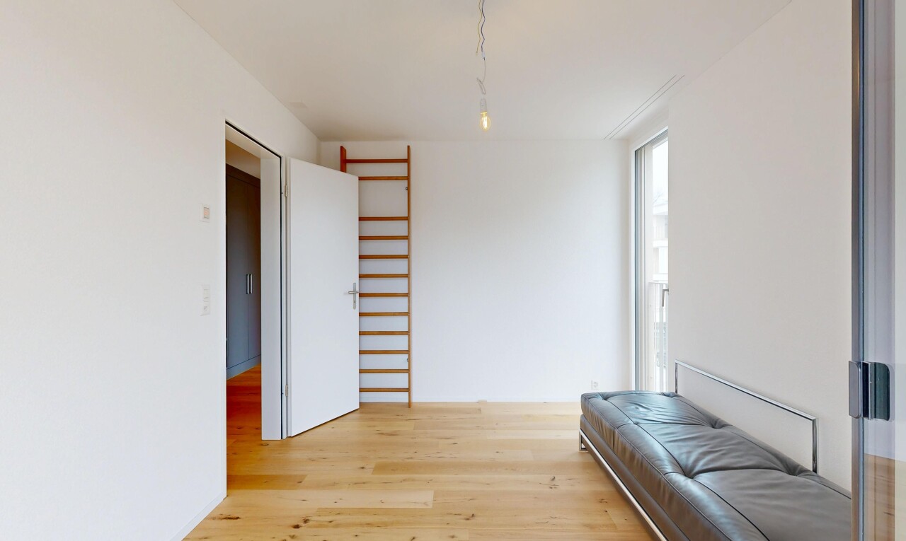 chambre avec cloison sèche, drywall, sol en finition bois, wood finish floor, et inside property