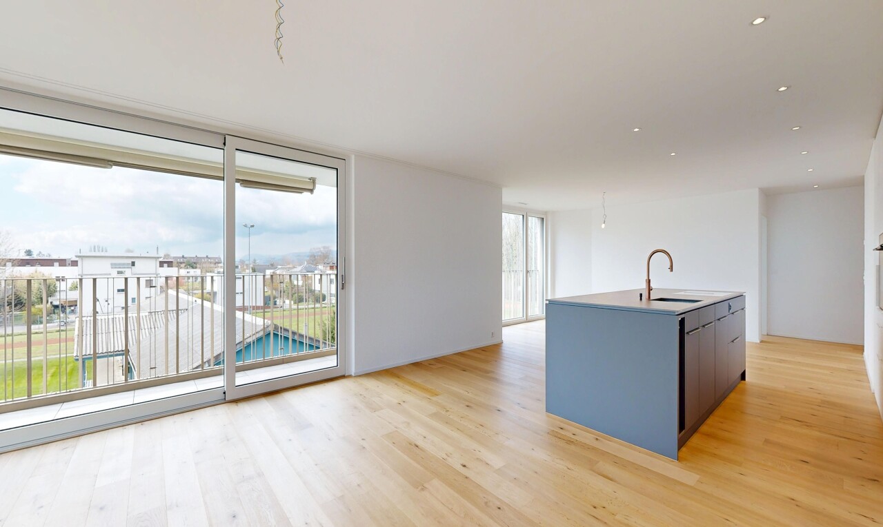cuisine avec inside property, light floor, wood finish floor, sol en finition bois, et light countertops