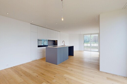 cuisine avec white cabinets, armoires blanches, kitchen island, îlot de cuisine, et light floor