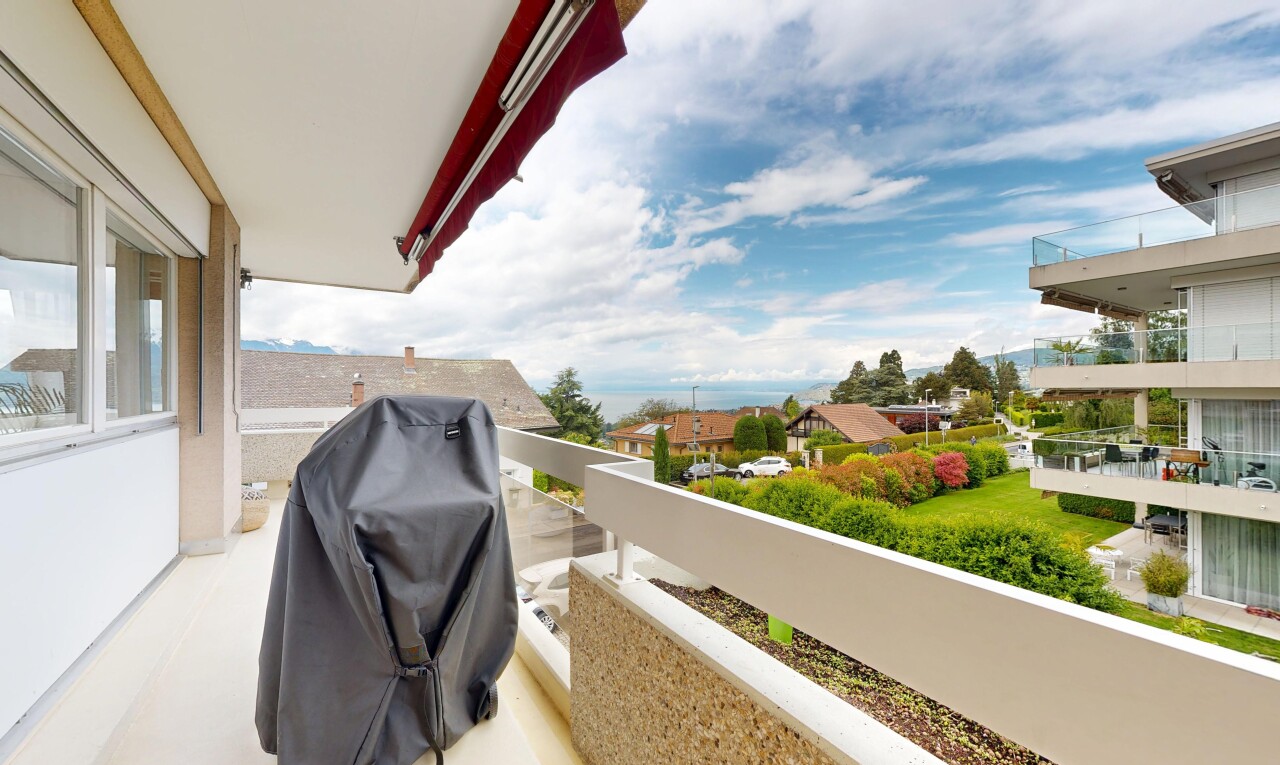 balcon avec balcon, gril, from property, et day time